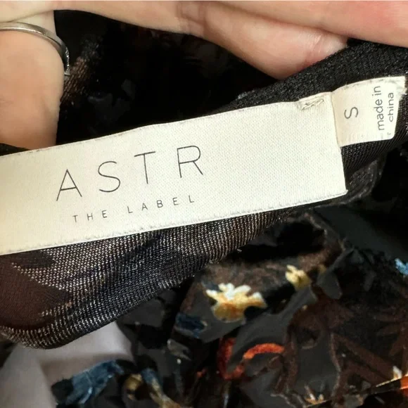 ASTR top women small long sleeve vneck shoulder pad velvet detail bodysuit black - Picture 6 of 11